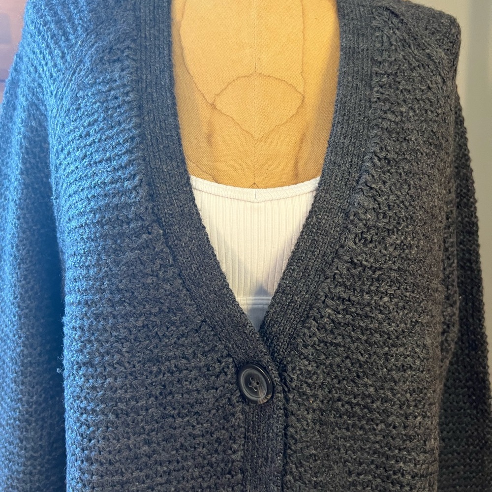 Euc American Eagle Gray Size Medium Cardigan - image 4